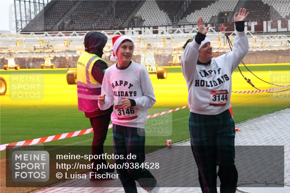 07.12.2025 - St. Pauli X-Mass-Run No. 15 Luisa Fischer http://msf.ph/oto/9384528 07.12.2025 11:30:06 Ziel 3144, 3146, 859, 861, 882, 1759, 1922, 1924, 1925, 1941, 2213, 2285, 2500, 2522, 2676, 2701, 2702, 2787, 2838, 2840, 2882, 3143, 3144, 3146, 3235, 3236, 3303, 4392, 4432, 4452, 4651, 4839 meine-sportfotos.de