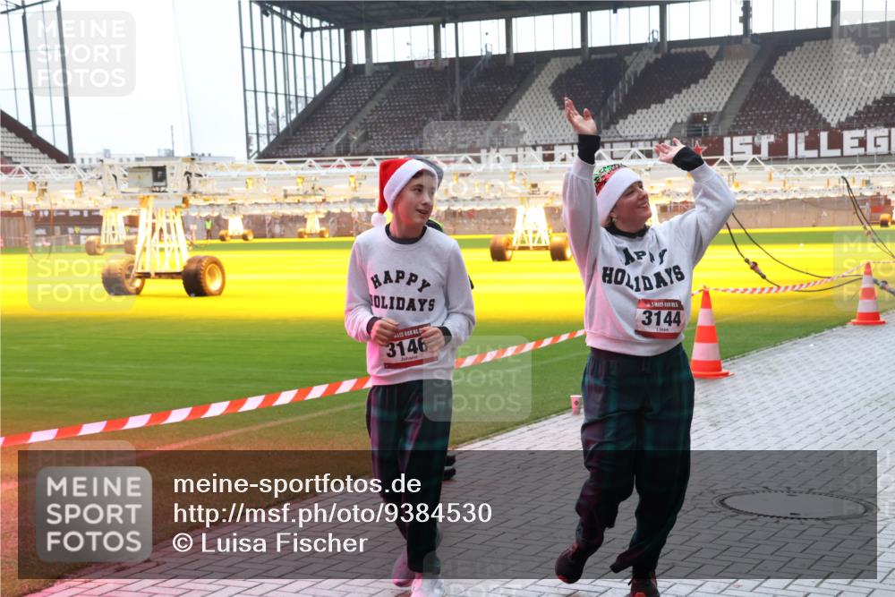 07.12.2025 - St. Pauli X-Mass-Run No. 15 Luisa Fischer http://msf.ph/oto/9384530 07.12.2025 11:30:07 Ziel 3146, 3144, 859, 861, 882, 1759, 1922, 1924, 1925, 1941, 2213, 2285, 2500, 2522, 2676, 2701, 2702, 2787, 2838, 2840, 2882, 3143, 3144, 3146, 3303, 4392, 4432, 4452, 4651, 4839 meine-sportfotos.de