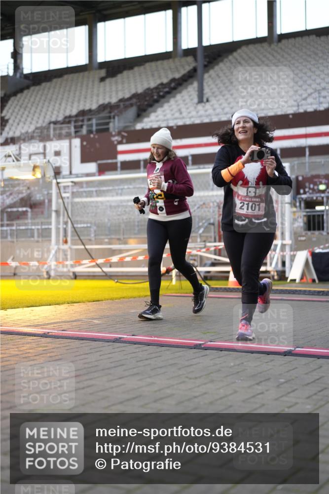 07.12.2025 - St. Pauli X-Mass-Run No. 15 Patografie http://msf.ph/oto/9384531 07.12.2025 10:27:40 Ziel 175, 2060, 2101, 2188, 2677, 3154, 3156, 3458, 3706, 3707, 3713, 4383, 4462, 4463, 4515, 4516 meine-sportfotos.de