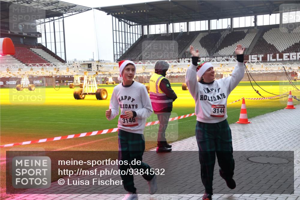 07.12.2025 - St. Pauli X-Mass-Run No. 15 Luisa Fischer http://msf.ph/oto/9384532 07.12.2025 11:30:07 Ziel 3146, 3144, 859, 861, 882, 1759, 1922, 1924, 1925, 1941, 2213, 2285, 2500, 2522, 2676, 2701, 2702, 2787, 2838, 2840, 2882, 3143, 3144, 3146, 3303, 4392, 4432, 4452, 4651, 4839 meine-sportfotos.de