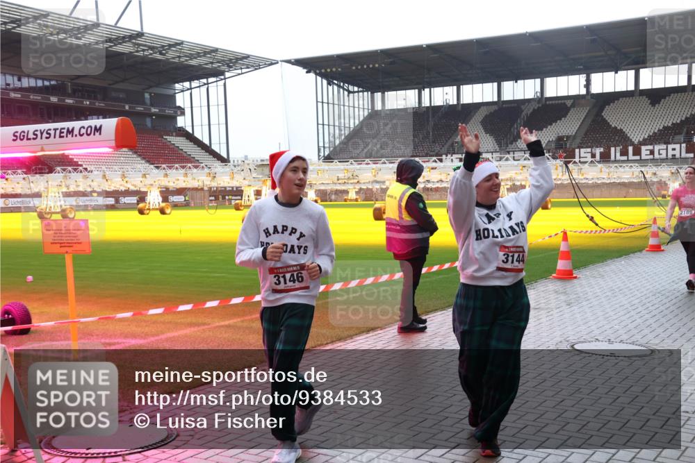07.12.2025 - St. Pauli X-Mass-Run No. 15 Luisa Fischer http://msf.ph/oto/9384533 07.12.2025 11:30:07 Ziel 3146, 3144, 2189, 859, 861, 882, 1759, 1922, 1924, 1925, 1941, 2213, 2285, 2500, 2522, 2676, 2701, 2702, 2787, 2838, 2840, 2882, 3143, 3144, 3146, 3303, 4392, 4432, 4452, 4651, 4839 meine-sportfotos.de