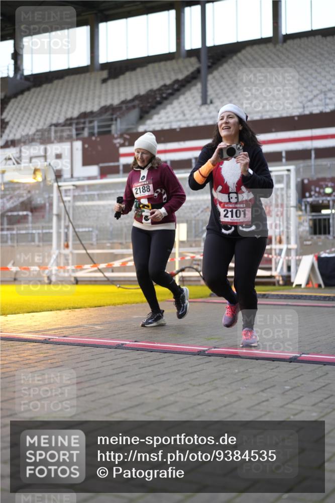 07.12.2025 - St. Pauli X-Mass-Run No. 15 Patografie http://msf.ph/oto/9384535 07.12.2025 10:27:40 Ziel 175, 2060, 2101, 2188, 2677, 3154, 3156, 3458, 3706, 3707, 3713, 4383, 4462, 4463, 4515, 4516 meine-sportfotos.de