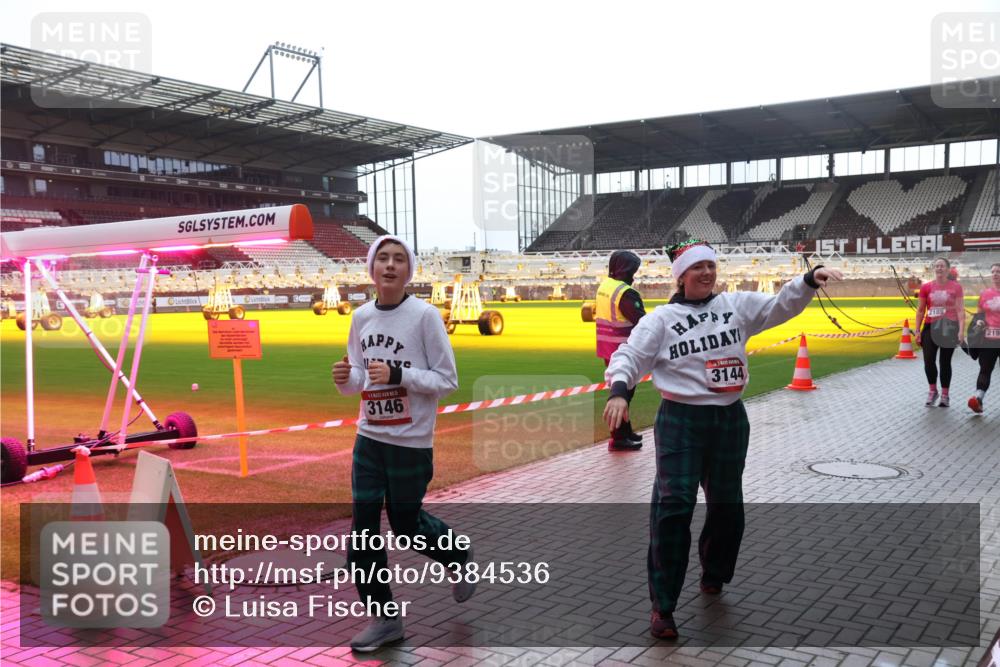 07.12.2025 - St. Pauli X-Mass-Run No. 15 Luisa Fischer http://msf.ph/oto/9384536 07.12.2025 11:30:08 Ziel 3146, 3144, 2189, 219, 859, 861, 882, 1759, 1922, 1924, 1925, 1941, 2213, 2285, 2500, 2522, 2676, 2701, 2702, 2787, 2838, 2840, 2882, 3143, 3144, 3146, 3303, 4392, 4432, 4452, 4651, 4839 meine-sportfotos.de