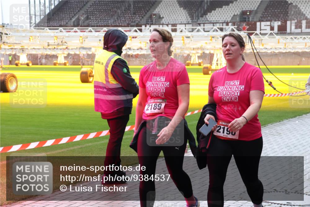07.12.2025 - St. Pauli X-Mass-Run No. 15 Luisa Fischer http://msf.ph/oto/9384537 07.12.2025 11:30:12 Ziel 15, 2189, 2190, 859, 882, 1759, 1922, 1924, 1925, 1941, 2213, 2285, 2500, 2522, 2701, 2702, 2787, 2838, 2840, 2882, 3143, 3144, 3146, 3303, 4651, 4839 meine-sportfotos.de