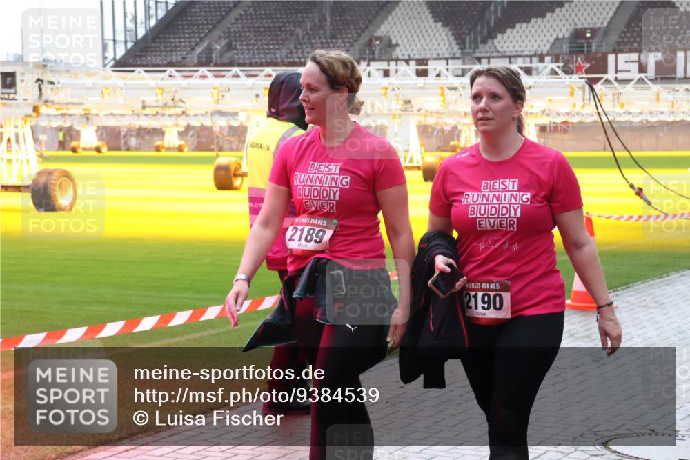 07.12.2025 - St. Pauli X-Mass-Run No. 15 Luisa Fischer http://msf.ph/oto/9384539 07.12.2025 11:30:12 Ziel 15, 2189, 15, 2190, 859, 882, 1759, 1922, 1924, 1925, 1941, 2213, 2285, 2500, 2522, 2701, 2702, 2787, 2838, 2840, 2882, 3143, 3144, 3146, 3303, 4651, 4839 meine-sportfotos.de