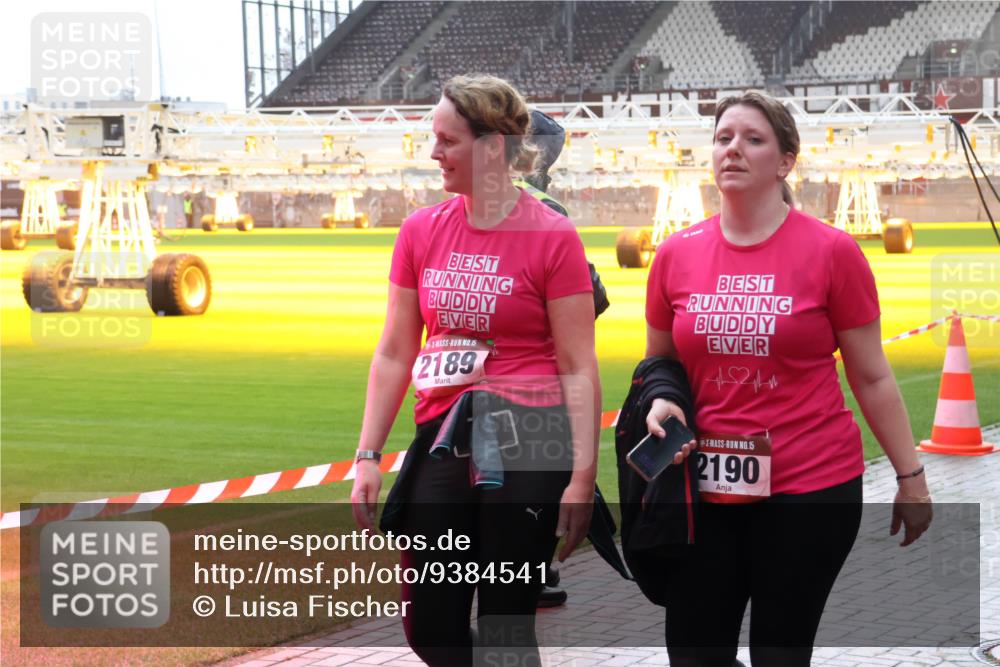 07.12.2025 - St. Pauli X-Mass-Run No. 15 Luisa Fischer http://msf.ph/oto/9384541 07.12.2025 11:30:13 Ziel 15, 2189, 4524, 15, 2190, 859, 882, 1759, 1922, 1924, 1925, 1941, 2213, 2500, 2522, 2701, 2702, 2787, 2838, 2840, 2882, 3143, 3144, 3146, 3303, 4651, 4839 meine-sportfotos.de
