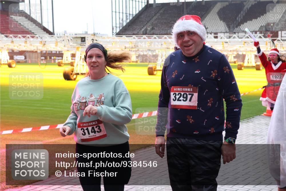 07.12.2025 - St. Pauli X-Mass-Run No. 15 Luisa Fischer http://msf.ph/oto/9384546 07.12.2025 11:30:16 Ziel 15, 3143, 15, 3297, 1922, 859, 882, 1759, 1922, 1924, 1925, 1941, 2213, 2500, 2522, 2701, 2702, 2705, 2787, 2838, 2840, 2882, 3143, 3144, 3146, 3303, 4651, 4839 meine-sportfotos.de
