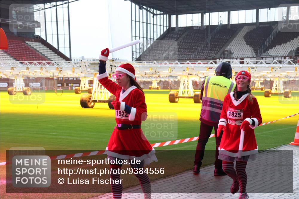 07.12.2025 - St. Pauli X-Mass-Run No. 15 Luisa Fischer http://msf.ph/oto/9384556 07.12.2025 11:30:18 Ziel 1922, 5, 1925, 859, 882, 1759, 1922, 1924, 1925, 1941, 2213, 2500, 2522, 2701, 2702, 2705, 2787, 2838, 2840, 2882, 3143, 3144, 3146, 3303, 4651, 4839 meine-sportfotos.de