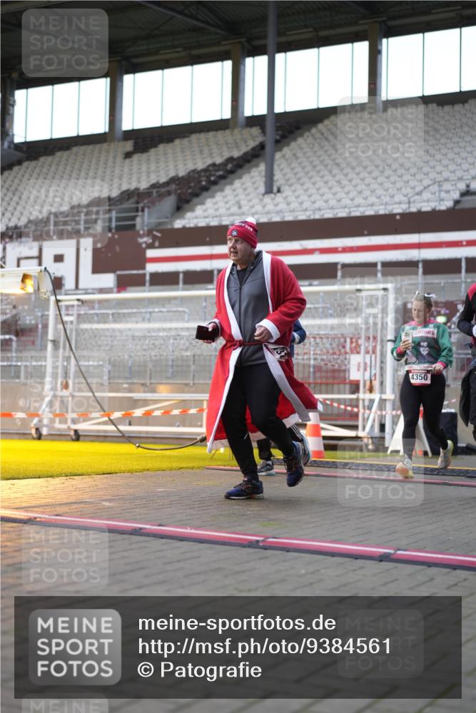 07.12.2025 - St. Pauli X-Mass-Run No. 15 Patografie http://msf.ph/oto/9384561 07.12.2025 10:27:48 Ziel 1717, 2060, 2101, 2188, 3458, 3713, 4132, 4133, 4350, 4383, 4453, 4454, 4462, 4463, 4515, 4516, 4527, 4538, 4875 meine-sportfotos.de