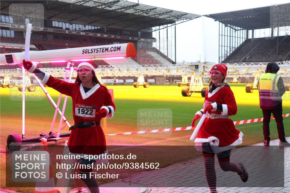 07.12.2025 - St. Pauli X-Mass-Run No. 15 Luisa Fischer http://msf.ph/oto/9384562 07.12.2025 11:30:19 Ziel 15, 1922, 859, 882, 1759, 1922, 1924, 1925, 1941, 2522, 2701, 2702, 2705, 2787, 2838, 2840, 2882, 3143, 3144, 3146, 3303, 4651, 4839 meine-sportfotos.de