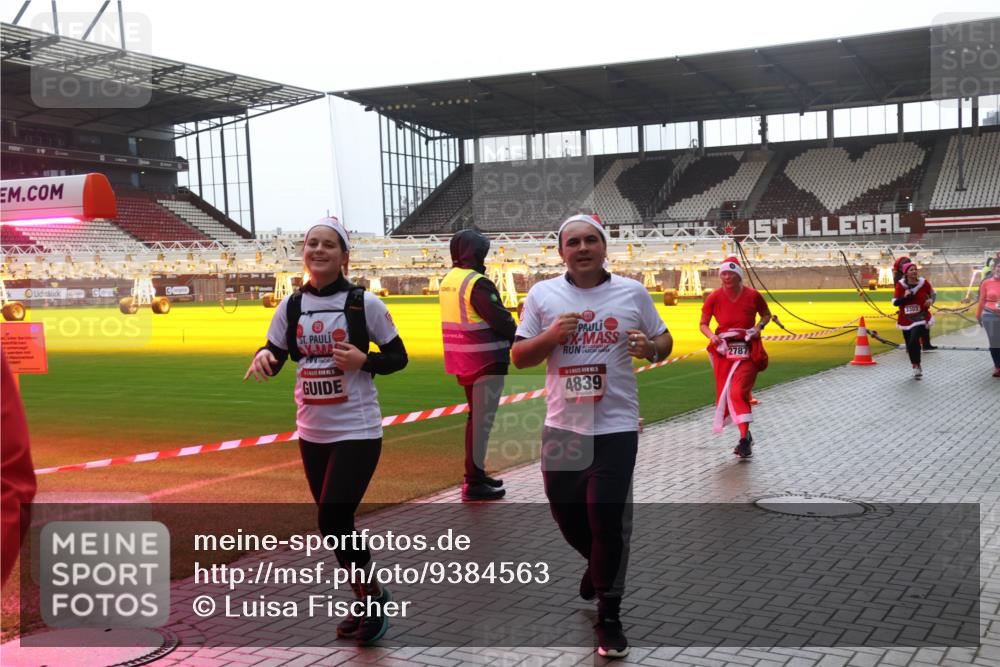 07.12.2025 - St. Pauli X-Mass-Run No. 15 Luisa Fischer http://msf.ph/oto/9384563 07.12.2025 11:30:27 Ziel 4839, 2787, 3303, 859, 882, 1922, 1924, 1925, 1941, 2509, 2705, 2787, 2838, 2840, 2882, 3143, 3303, 4651, 4839 meine-sportfotos.de