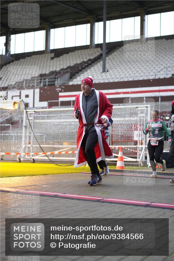 07.12.2025 - St. Pauli X-Mass-Run No. 15 Patografie http://msf.ph/oto/9384566 07.12.2025 10:27:48 Ziel 1717, 2060, 2101, 2188, 3458, 3713, 4132, 4133, 4350, 4383, 4453, 4454, 4462, 4463, 4515, 4516, 4527, 4538, 4875 meine-sportfotos.de