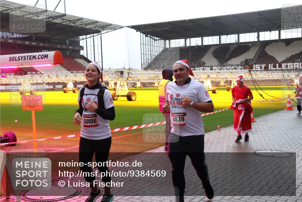 07.12.2025 - St. Pauli X-Mass-Run No. 15 Luisa Fischer http://msf.ph/oto/9384569 07.12.2025 11:30:27 Ziel 15, 15, 4839, 2787, 859, 882, 1922, 1924, 1925, 1941, 2509, 2705, 2787, 2838, 2840, 2882, 3143, 3303, 4651, 4839 meine-sportfotos.de