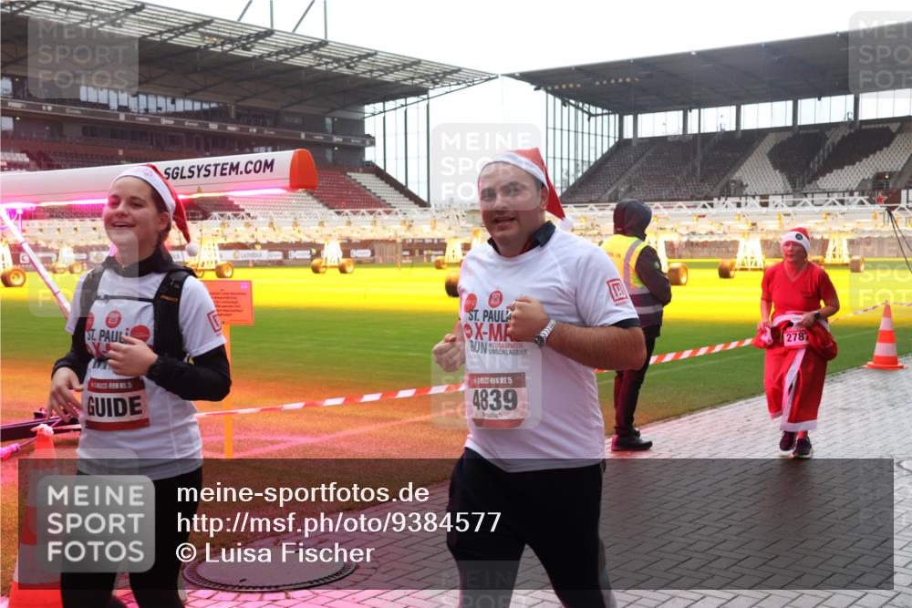 07.12.2025 - St. Pauli X-Mass-Run No. 15 Luisa Fischer http://msf.ph/oto/9384577 07.12.2025 11:30:28 Ziel 15, 4839, 2787, 859, 882, 1922, 1924, 1925, 1941, 2509, 2705, 2787, 2838, 2840, 2882, 3303, 4651, 4839 meine-sportfotos.de