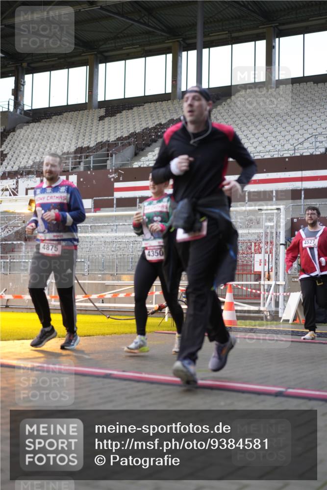 07.12.2025 - St. Pauli X-Mass-Run No. 15 Patografie http://msf.ph/oto/9384581 07.12.2025 10:27:49 Ziel 1717, 2060, 2101, 2188, 3458, 3713, 4132, 4133, 4350, 4383, 4453, 4454, 4462, 4463, 4515, 4516, 4527, 4538, 4875 meine-sportfotos.de