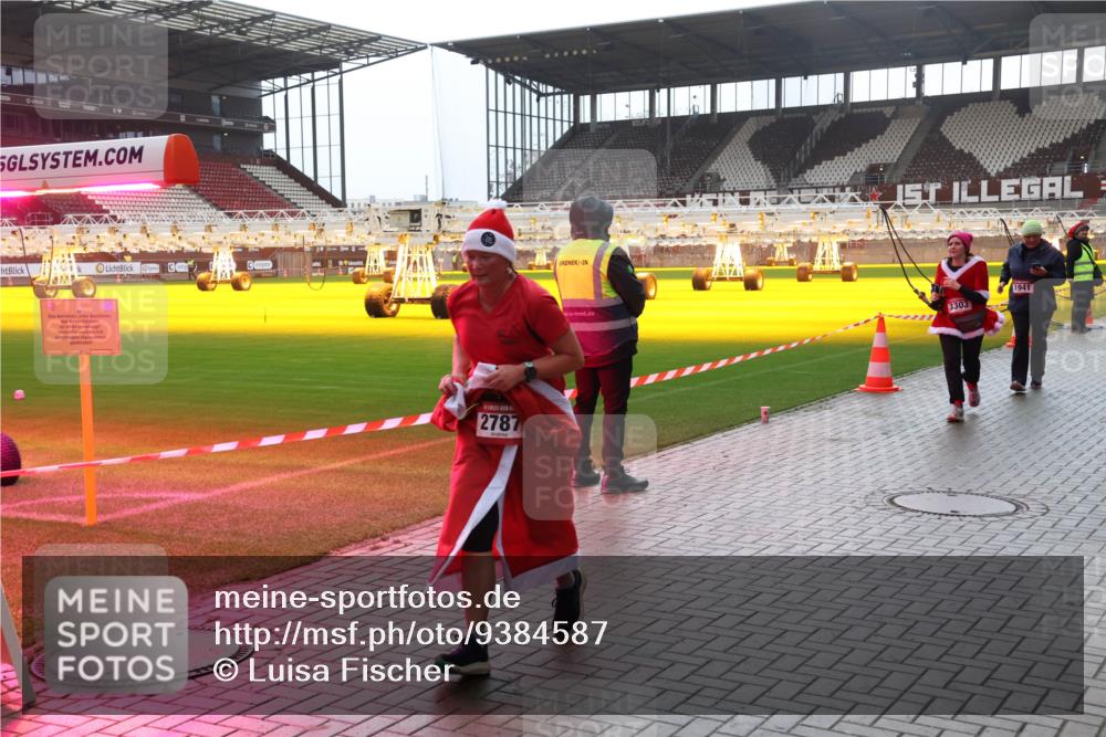 07.12.2025 - St. Pauli X-Mass-Run No. 15 Luisa Fischer http://msf.ph/oto/9384587 07.12.2025 11:30:30 Ziel 4, 0, 2787, 3303, 1941, 859, 882, 1922, 1924, 1925, 1941, 2509, 2705, 2787, 2838, 2840, 2876, 3303, 4651, 4839 meine-sportfotos.de