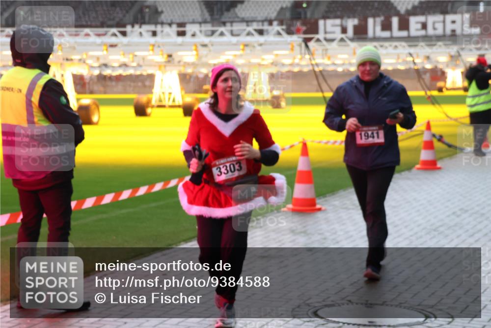 07.12.2025 - St. Pauli X-Mass-Run No. 15 Luisa Fischer http://msf.ph/oto/9384588 07.12.2025 11:30:32 Ziel 3303, 1941, 859, 882, 1922, 1924, 1925, 1941, 2020, 2509, 2705, 2787, 2838, 2840, 2876, 3303, 4651, 4839 meine-sportfotos.de
