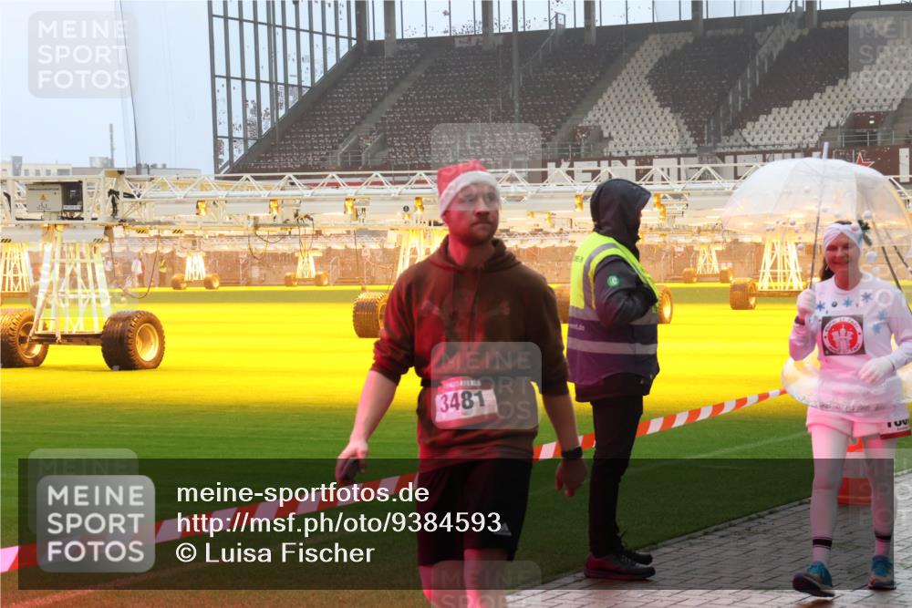 07.12.2025 - St. Pauli X-Mass-Run No. 15 Luisa Fischer http://msf.ph/oto/9384593 07.12.2025 10:15:41 Ziel 3481, 308, 431, 436, 438, 762, 1180, 1183, 1363, 1867, 1869, 1873, 1885, 2666, 2667, 2668, 2883, 2891, 3053, 3103, 3741, 4001, 4004, 4494, 4536 meine-sportfotos.de