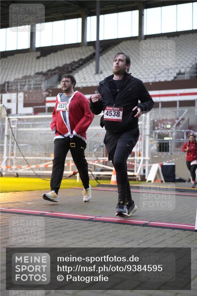 07.12.2025 - St. Pauli X-Mass-Run No. 15 Patografie http://msf.ph/oto/9384595 07.12.2025 10:27:50 Ziel 1717, 2060, 2101, 2188, 3458, 3713, 4132, 4133, 4350, 4383, 4453, 4454, 4462, 4463, 4515, 4516, 4527, 4538, 4875 meine-sportfotos.de