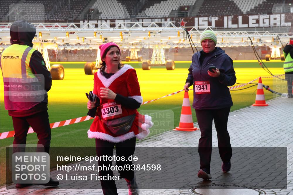 07.12.2025 - St. Pauli X-Mass-Run No. 15 Luisa Fischer http://msf.ph/oto/9384598 07.12.2025 11:30:32 Ziel 15, 3303, 15, 1941, 859, 882, 1922, 1924, 1925, 1941, 2020, 2509, 2705, 2787, 2838, 2840, 2876, 3303, 4651, 4839 meine-sportfotos.de