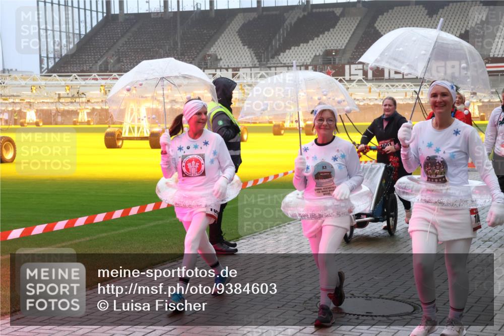 07.12.2025 - St. Pauli X-Mass-Run No. 15 Luisa Fischer http://msf.ph/oto/9384603 07.12.2025 10:15:43 Ziel 2001, 308, 431, 436, 438, 762, 1180, 1183, 1363, 1867, 1869, 1873, 1885, 2666, 2667, 2668, 2745, 2883, 2891, 3053, 3103, 3741, 4001, 4004, 4494, 4536 meine-sportfotos.de