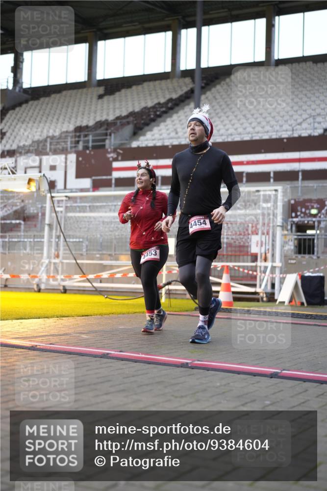 07.12.2025 - St. Pauli X-Mass-Run No. 15 Patografie http://msf.ph/oto/9384604 07.12.2025 10:27:53 Ziel 1717, 1742, 1745, 2101, 2188, 3713, 3879, 3881, 3883, 4065, 4132, 4133, 4189, 4350, 4453, 4454, 4462, 4463, 4527, 4538, 4875 meine-sportfotos.de