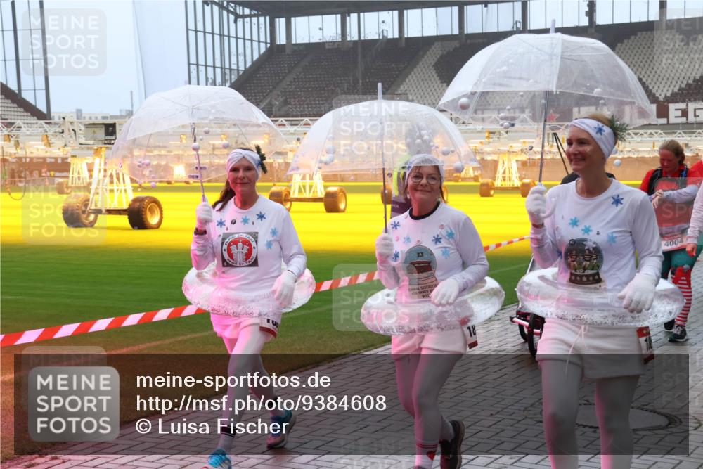 07.12.2025 - St. Pauli X-Mass-Run No. 15 Luisa Fischer http://msf.ph/oto/9384608 07.12.2025 10:15:44 Ziel 4004, 308, 431, 436, 438, 762, 1180, 1183, 1363, 1867, 1869, 1873, 1885, 2666, 2667, 2668, 2745, 2883, 2891, 3053, 3103, 3741, 4001, 4004, 4455, 4494, 4536 meine-sportfotos.de