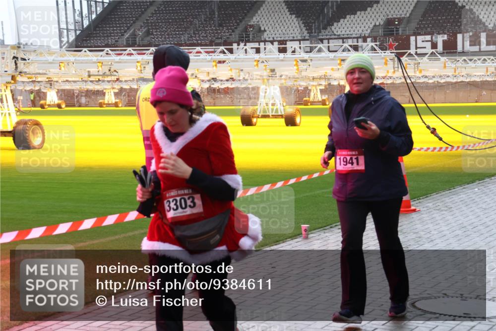 07.12.2025 - St. Pauli X-Mass-Run No. 15 Luisa Fischer http://msf.ph/oto/9384611 07.12.2025 11:30:33 Ziel 3303, 1941, 859, 882, 1922, 1924, 1925, 1941, 2020, 2509, 2705, 2787, 2838, 2840, 2876, 3303, 4651, 4839 meine-sportfotos.de
