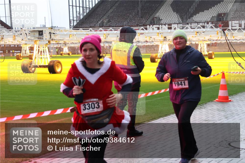 07.12.2025 - St. Pauli X-Mass-Run No. 15 Luisa Fischer http://msf.ph/oto/9384612 07.12.2025 11:30:33 Ziel 3303, 1941, 859, 882, 1922, 1924, 1925, 1941, 2020, 2509, 2705, 2787, 2838, 2840, 2876, 3303, 4651, 4839 meine-sportfotos.de