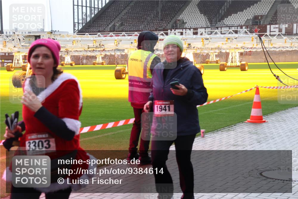 07.12.2025 - St. Pauli X-Mass-Run No. 15 Luisa Fischer http://msf.ph/oto/9384614 07.12.2025 11:30:33 Ziel 3303, 1941, 859, 882, 1922, 1924, 1925, 1941, 2020, 2509, 2705, 2787, 2838, 2840, 2876, 3303, 4651, 4839 meine-sportfotos.de
