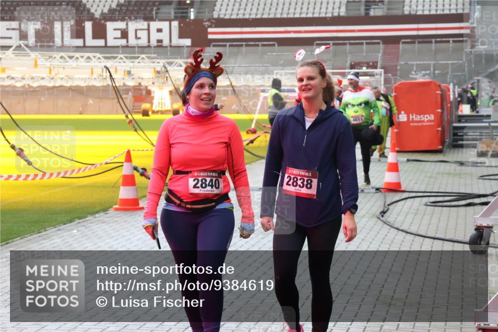 07.12.2025 - St. Pauli X-Mass-Run No. 15 Luisa Fischer http://msf.ph/oto/9384619 07.12.2025 11:30:35 Ziel 15, 2840, 15, 2838, 4651, 859, 882, 1922, 1924, 1925, 1941, 2020, 2509, 2705, 2787, 2838, 2840, 2876, 3303, 4651, 4839 meine-sportfotos.de