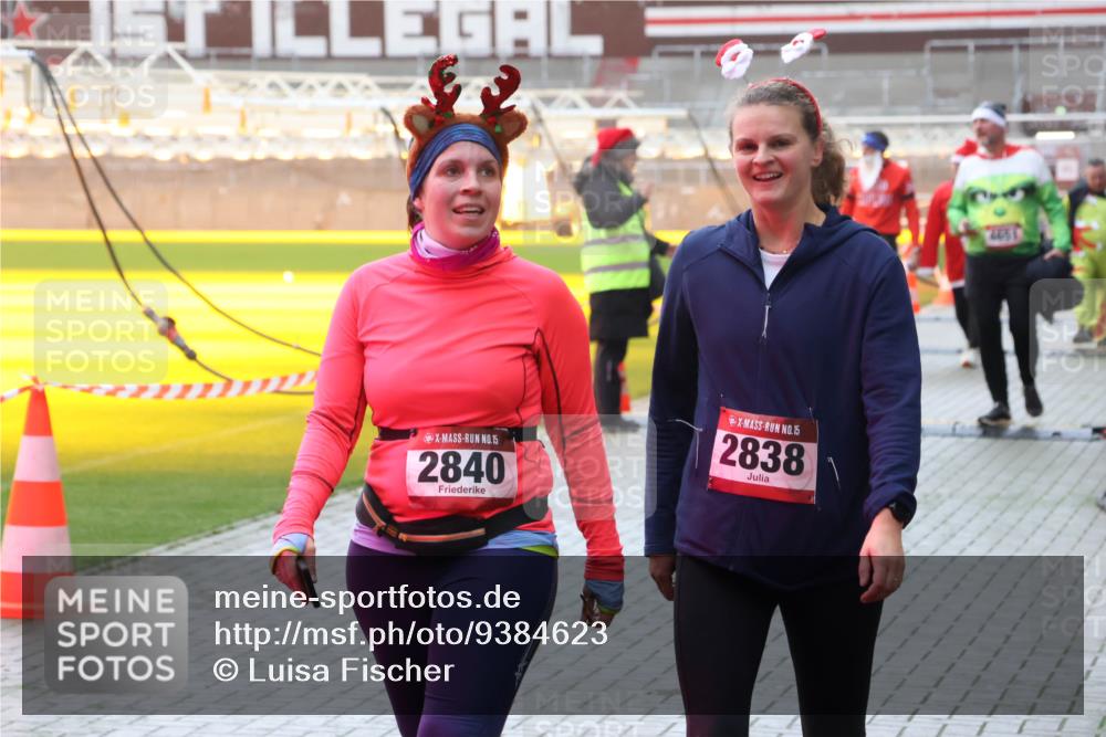 07.12.2025 - St. Pauli X-Mass-Run No. 15 Luisa Fischer http://msf.ph/oto/9384623 07.12.2025 11:30:37 Ziel 15, 2840, 15, 2838, 4651, 859, 882, 1922, 1924, 1925, 1941, 2020, 2509, 2705, 2787, 2838, 2840, 2876, 3303, 4651, 4839 meine-sportfotos.de