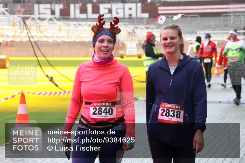 07.12.2025 - St. Pauli X-Mass-Run No. 15 Luisa Fischer http://msf.ph/oto/9384625 07.12.2025 11:30:37 Ziel 15, 2840, 15, 2838, 465, 859, 882, 1922, 1924, 1925, 1941, 2020, 2509, 2705, 2787, 2838, 2840, 2876, 3303, 4651, 4839 meine-sportfotos.de
