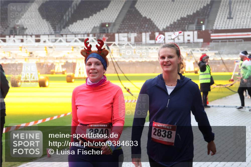 07.12.2025 - St. Pauli X-Mass-Run No. 15 Luisa Fischer http://msf.ph/oto/9384633 07.12.2025 11:30:38 Ziel 15, 2840, 15, 2838, 882, 1922, 1925, 1941, 2020, 2509, 2705, 2787, 2838, 2840, 2876, 3303, 4651, 4839 meine-sportfotos.de