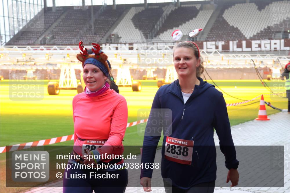 07.12.2025 - St. Pauli X-Mass-Run No. 15 Luisa Fischer http://msf.ph/oto/9384638 07.12.2025 11:30:39 Ziel 39, 15, 2838, 1, 1941, 2020, 2509, 2705, 2787, 2838, 2840, 2876, 3303, 4651, 4839 meine-sportfotos.de