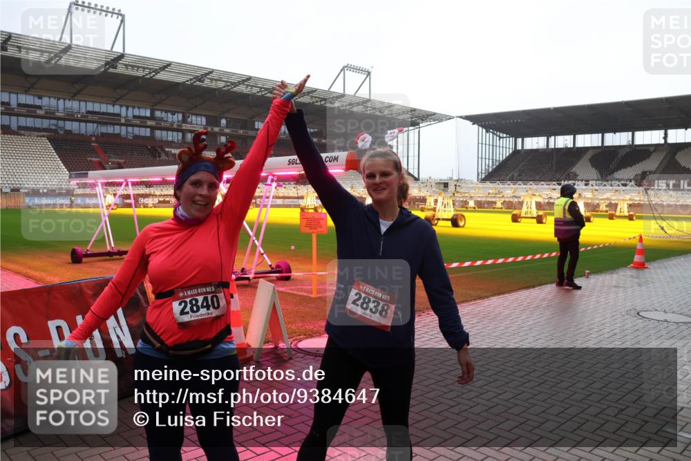 07.12.2025 - St. Pauli X-Mass-Run No. 15 Luisa Fischer http://msf.ph/oto/9384647 07.12.2025 11:30:42 Ziel 15, 2840, 5, 2838, 1941, 2020, 2509, 2705, 2787, 2838, 2840, 2876, 3303, 4839 meine-sportfotos.de
