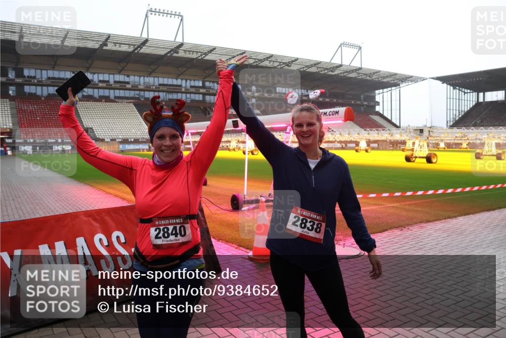 07.12.2025 - St. Pauli X-Mass-Run No. 15 Luisa Fischer http://msf.ph/oto/9384652 07.12.2025 11:30:43 Ziel 15, 2840, 5, 2838, 30, 1941, 2020, 2509, 2705, 2787, 2876, 3303, 4839 meine-sportfotos.de