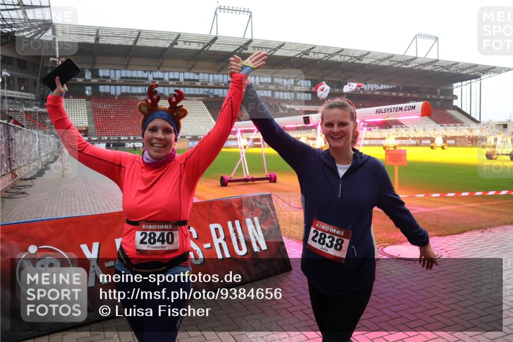 07.12.2025 - St. Pauli X-Mass-Run No. 15 Luisa Fischer http://msf.ph/oto/9384656 07.12.2025 11:30:44 Ziel 15, 2840, 15, 2838, 1941, 2020, 2509, 2705, 2787, 2876, 3303, 4839 meine-sportfotos.de