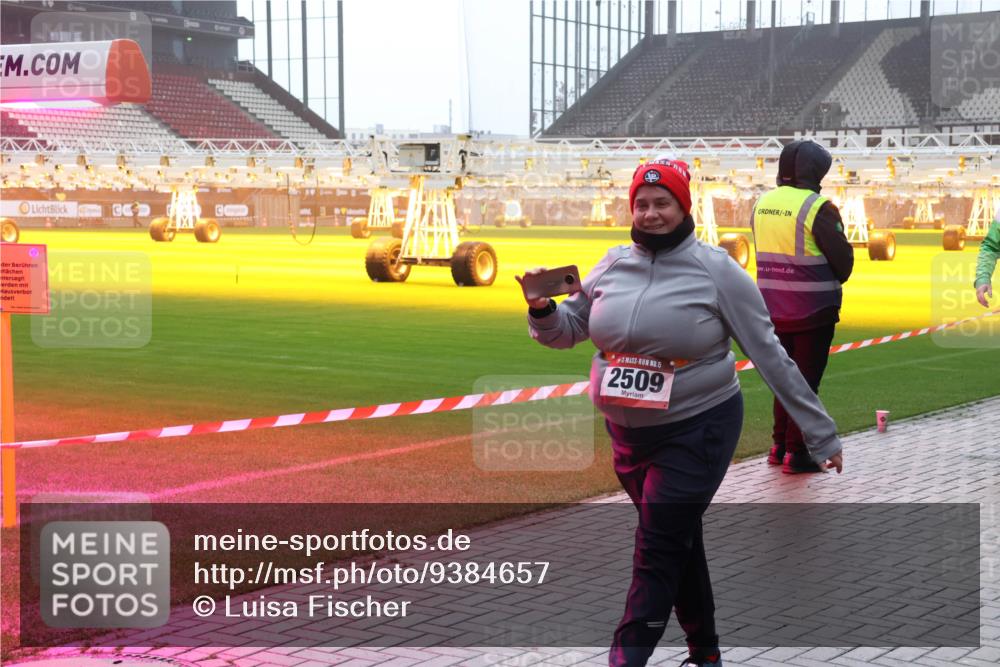 07.12.2025 - St. Pauli X-Mass-Run No. 15 Luisa Fischer http://msf.ph/oto/9384657 07.12.2025 11:30:55 Ziel 15, 2509, 487, 579, 581, 848, 865, 870, 872, 2020, 2307, 2308, 2311, 2314, 2317, 2319, 2509, 2705, 2871, 2876 meine-sportfotos.de