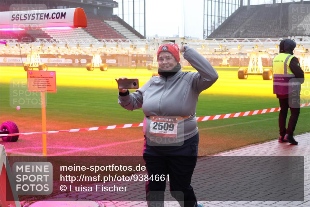 07.12.2025 - St. Pauli X-Mass-Run No. 15 Luisa Fischer http://msf.ph/oto/9384661 07.12.2025 11:30:56 Ziel 4, 0, 15, 2509, 487, 539, 579, 581, 848, 865, 870, 872, 2020, 2307, 2308, 2311, 2314, 2317, 2319, 2509, 2705, 2871, 2876 meine-sportfotos.de
