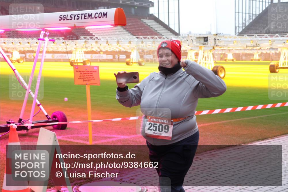 07.12.2025 - St. Pauli X-Mass-Run No. 15 Luisa Fischer http://msf.ph/oto/9384662 07.12.2025 11:30:56 Ziel 15, 2509, 487, 539, 579, 581, 848, 865, 870, 872, 2020, 2307, 2308, 2311, 2314, 2317, 2319, 2509, 2705, 2871, 2876 meine-sportfotos.de