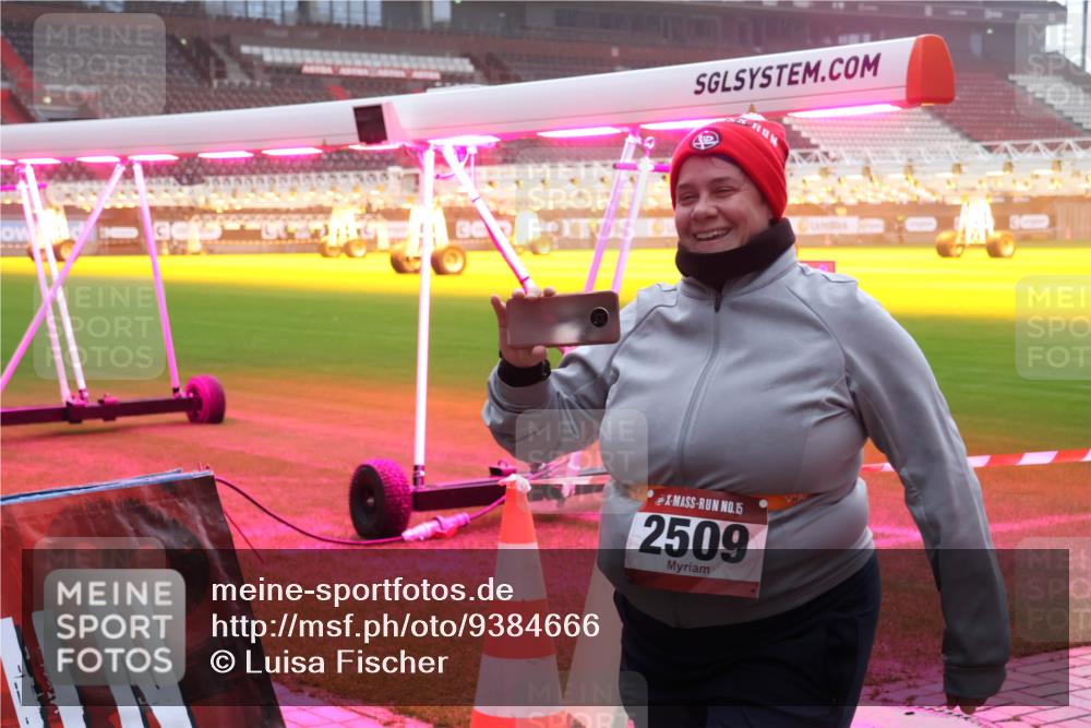 07.12.2025 - St. Pauli X-Mass-Run No. 15 Luisa Fischer http://msf.ph/oto/9384666 07.12.2025 11:30:57 Ziel 15, 2509, 487, 539, 579, 581, 848, 865, 870, 872, 2020, 2307, 2308, 2311, 2314, 2317, 2319, 2449, 2450, 2509, 2705, 2871, 2876 meine-sportfotos.de