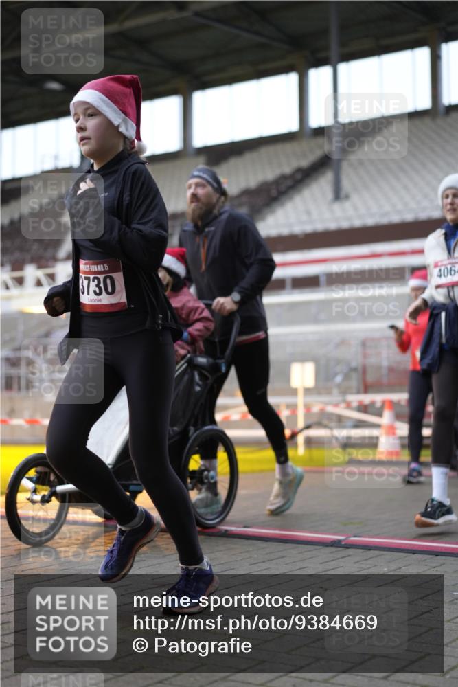 07.12.2025 - St. Pauli X-Mass-Run No. 15 Patografie http://msf.ph/oto/9384669 07.12.2025 10:28:00 Ziel 1507, 1717, 1742, 1745, 3412, 3727, 3729, 3730, 3879, 3881, 3883, 4064, 4065, 4132, 4133, 4159, 4160, 4189, 4344, 4350, 4376, 4380, 4453, 4454, 4527, 4538, 4700, 4704, 4708, 4710, 4875 meine-sportfotos.de