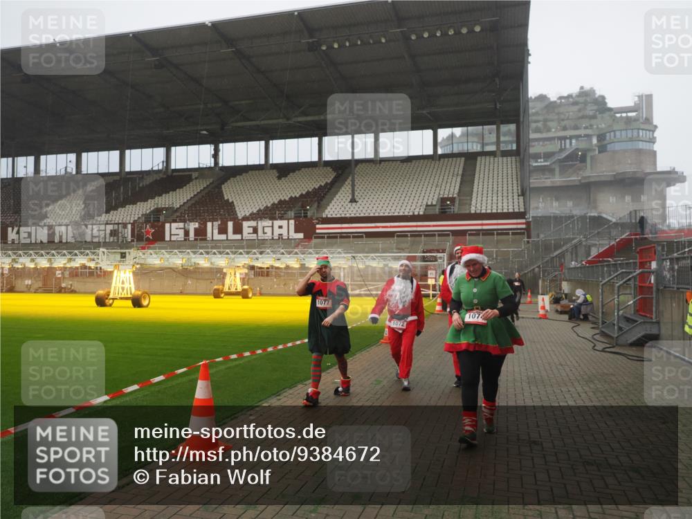 07.12.2025 - St. Pauli X-Mass-Run No. 15 Fabian Wolf http://msf.ph/oto/9384672 07.12.2025 10:12:28 Ziel 1070, 1072, 1074, 1077, 2758, 2760, 2770, 3585 meine-sportfotos.de