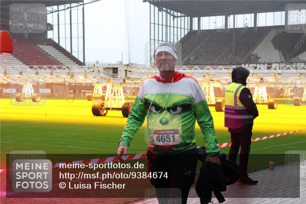 07.12.2025 - St. Pauli X-Mass-Run No. 15 Luisa Fischer http://msf.ph/oto/9384674 07.12.2025 11:30:59 Ziel 15, 4651, 1, 487, 539, 579, 581, 848, 865, 870, 872, 2020, 2307, 2308, 2311, 2314, 2317, 2319, 2449, 2450, 2509, 2705, 2871, 2876 meine-sportfotos.de