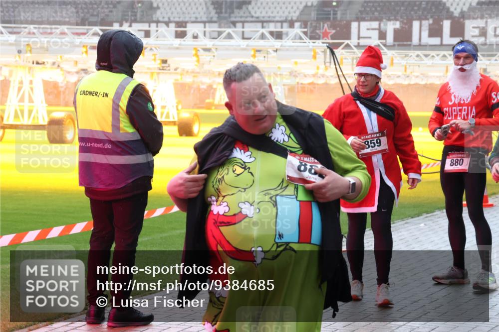 07.12.2025 - St. Pauli X-Mass-Run No. 15 Luisa Fischer http://msf.ph/oto/9384685 07.12.2025 11:31:04 Ziel 88, 859, 880, 487, 539, 554, 579, 581, 848, 865, 870, 872, 2020, 2307, 2308, 2311, 2314, 2317, 2319, 2449, 2450, 2509, 2705, 2871, 2876, 3328 meine-sportfotos.de