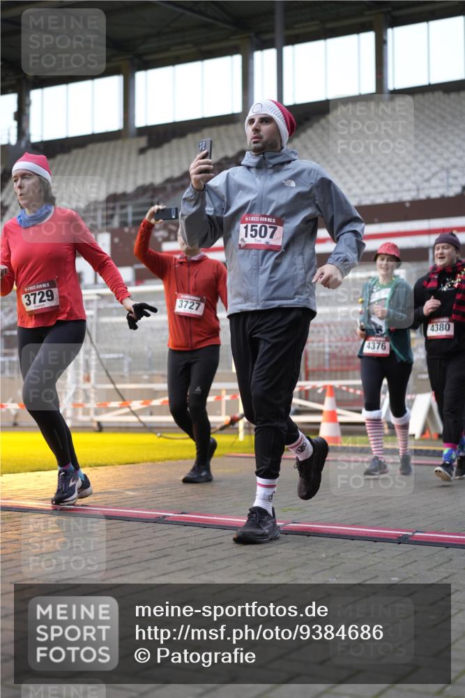 07.12.2025 - St. Pauli X-Mass-Run No. 15 Patografie http://msf.ph/oto/9384686 07.12.2025 10:28:02 Ziel 1507, 1717, 1742, 1745, 3412, 3727, 3729, 3730, 3879, 3881, 3883, 4064, 4065, 4132, 4133, 4159, 4160, 4189, 4344, 4350, 4376, 4380, 4453, 4454, 4527, 4538, 4700, 4704, 4708, 4710, 4875 meine-sportfotos.de