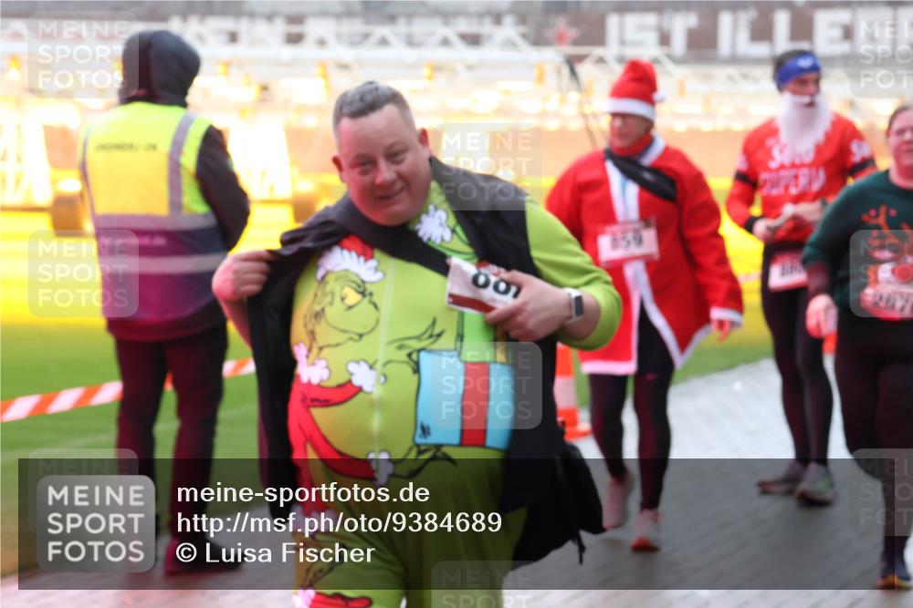 07.12.2025 - St. Pauli X-Mass-Run No. 15 Luisa Fischer http://msf.ph/oto/9384689 07.12.2025 11:31:04 Ziel 859, 607, 287, 487, 539, 554, 579, 581, 848, 865, 870, 872, 2020, 2307, 2308, 2311, 2314, 2317, 2319, 2449, 2450, 2509, 2705, 2871, 2876, 3328 meine-sportfotos.de