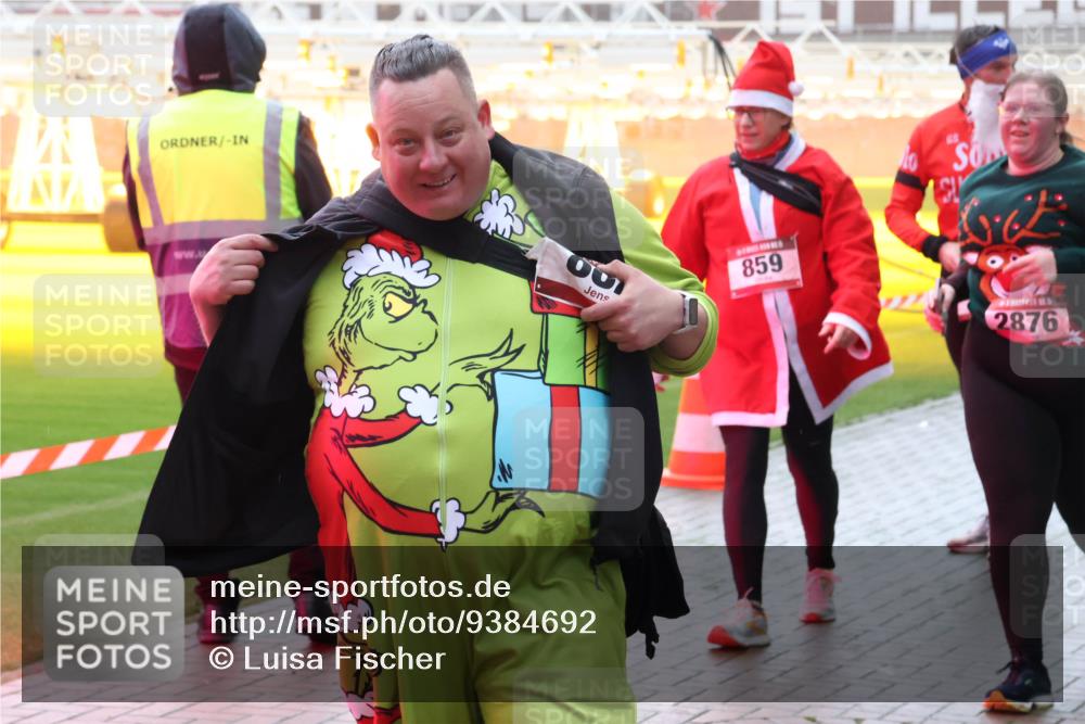 07.12.2025 - St. Pauli X-Mass-Run No. 15 Luisa Fischer http://msf.ph/oto/9384692 07.12.2025 11:31:05 Ziel 001, 859, 2876, 487, 539, 554, 579, 581, 848, 865, 870, 872, 1595, 2020, 2307, 2308, 2311, 2314, 2317, 2319, 2449, 2450, 2509, 2871, 2876, 3328 meine-sportfotos.de