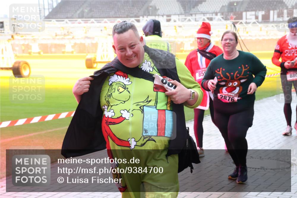 07.12.2025 - St. Pauli X-Mass-Run No. 15 Luisa Fischer http://msf.ph/oto/9384700 07.12.2025 11:31:06 Ziel 85, 2876, 880, 487, 539, 554, 579, 581, 848, 865, 870, 872, 1595, 2020, 2307, 2308, 2311, 2314, 2317, 2319, 2449, 2450, 2509, 2871, 2876, 3328 meine-sportfotos.de